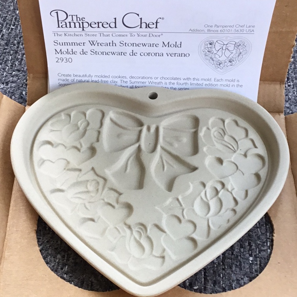 Pampered Chef Summer Wreath Heart Stoneware Mold